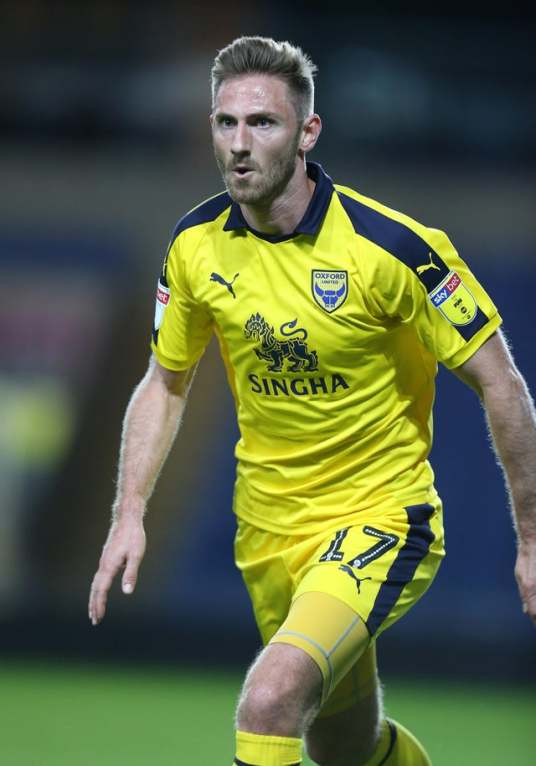 詹姆斯·亨利（1989年6月出生的英格兰足球运动员）