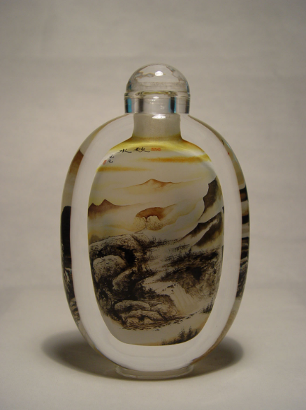 鼻烟壶（盛鼻烟的容器）