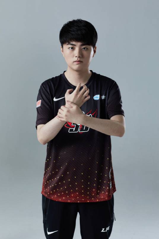 李东昱（前英雄联盟职业选手）