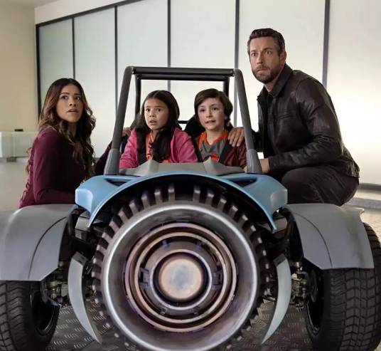 非常小特务（网飞公司发行的系列电影）