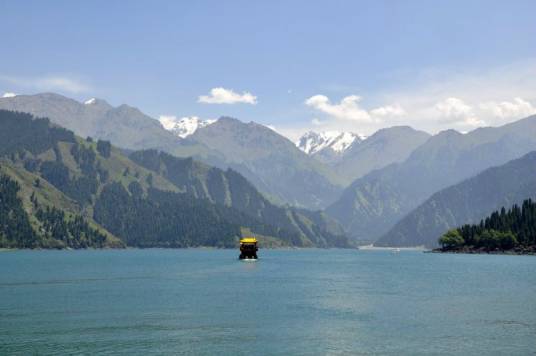 天池（新疆阜康市博格达峰高山湖）