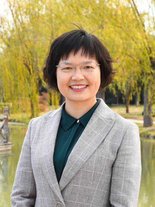 王丽娟（第十四届全国人大代表，河南省郑州市教育局局长）