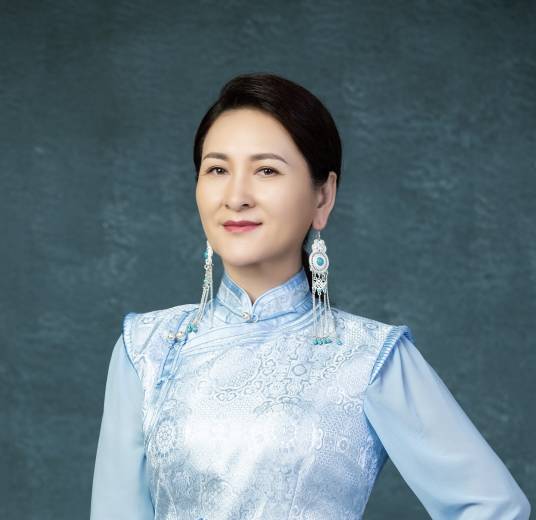 龙梅（中国内地蒙古族女歌唱家）