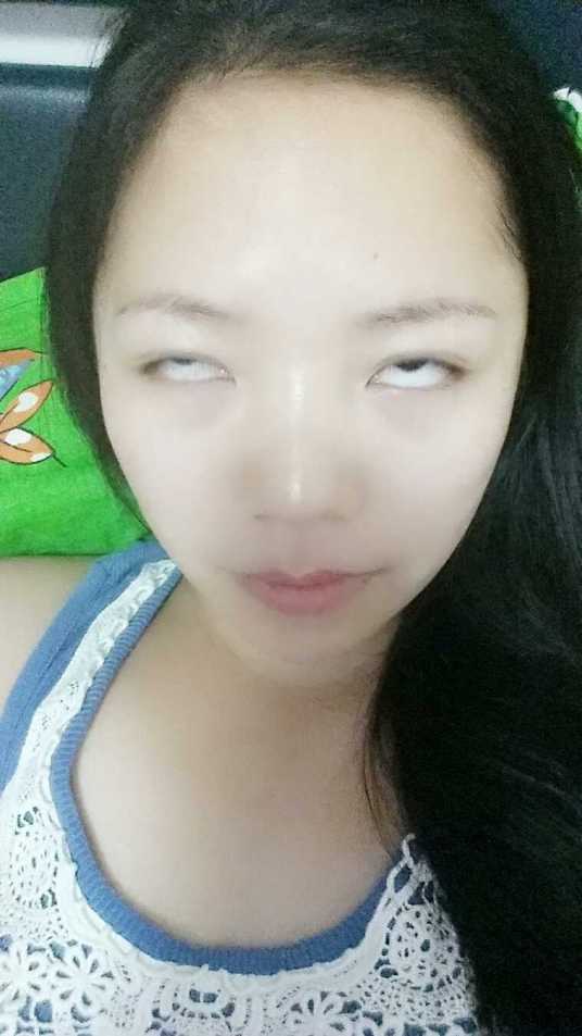 翻白眼（表情动作）