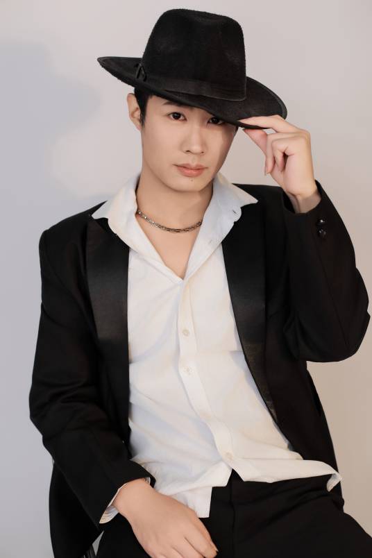 何亚东（香港音乐制作人、作曲家）