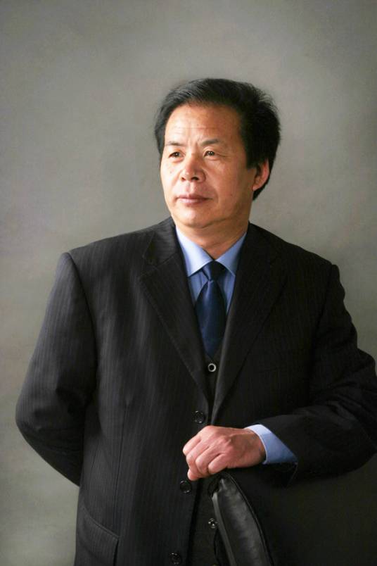 刘忠义（书画双手撰写奇人）