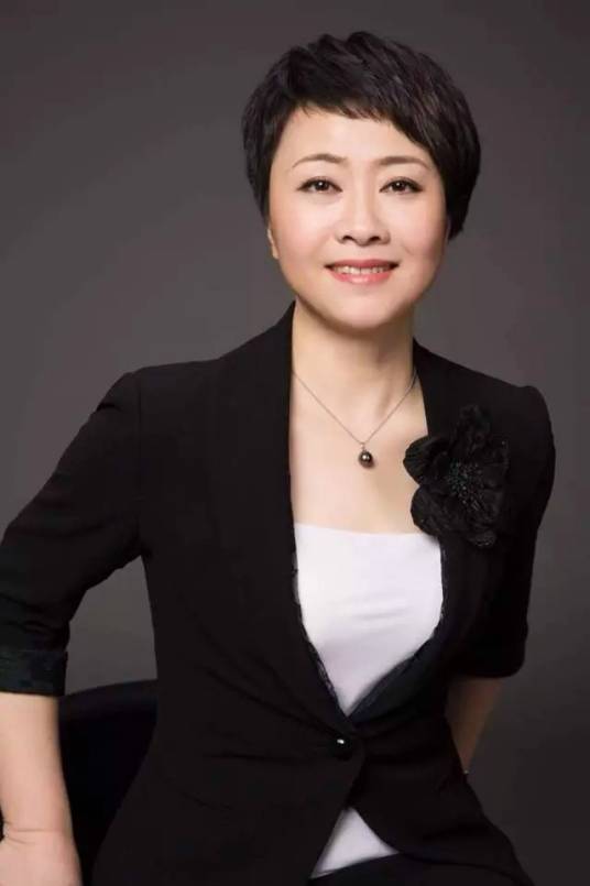 柳莺（电影制片人、公益基金发起人）