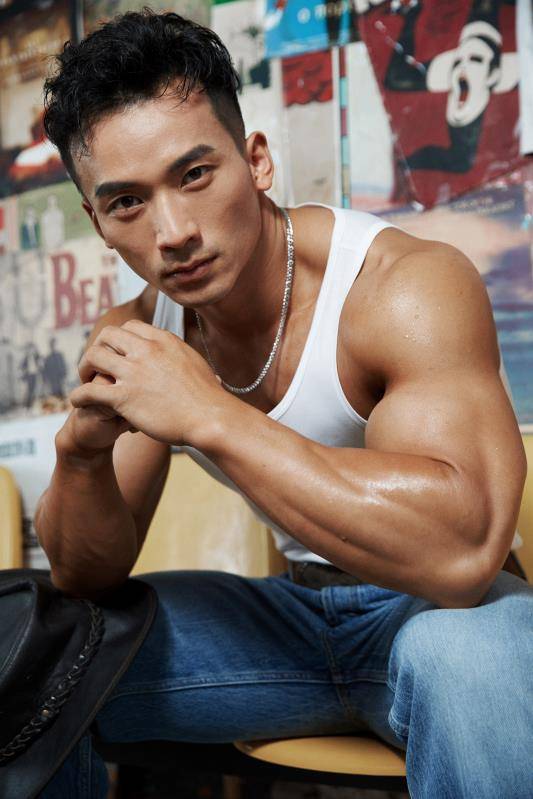 郑少忠（世界健美健体双料冠军）