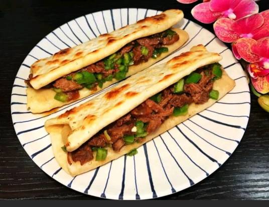 驴肉火烧（华北地区传统小吃）