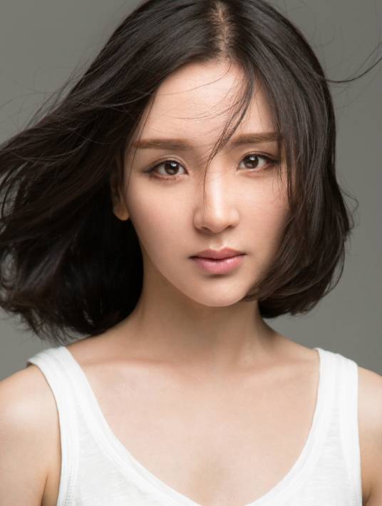 鸿利（中国内地女演员、歌手）