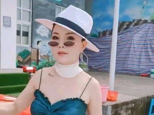 李月（渝北保时捷女车主）