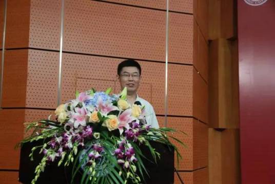 王志伟（暨南大学教授）