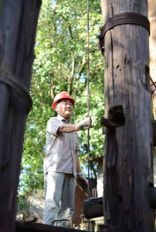 刘汉朝（钻井工技师）