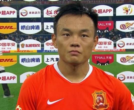 周通（1990年1月出生的中国足球运动员）