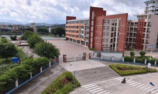 陆河县实验中学