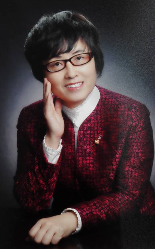 孙英（中央民族大学马克思主义学院党委书记、教授、博士生导师）