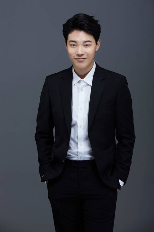 金正焕（选秀出身歌手）