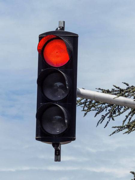 红灯（交通信号灯的一种）