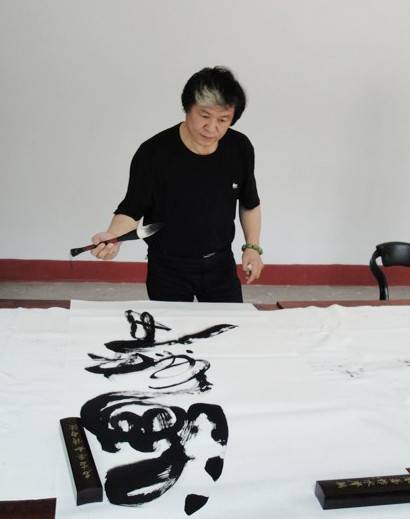 邓恩（中国剧作家协会名誉会长）