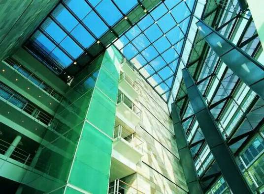 建筑采光（建筑外围护结构（墙、屋顶）上布置各种形式采光口（窗口）而采取的措施）