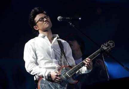 美丽世界的孤儿（汪峰演唱歌曲）