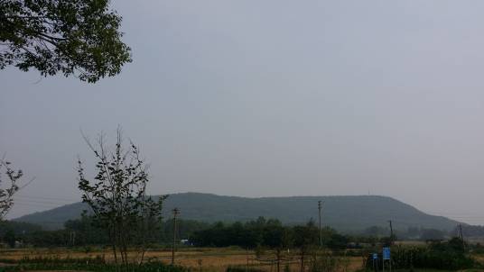 灵岩山（江苏省南京市六合区的山脉）