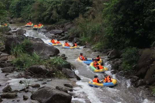 九龙潭漂流景区