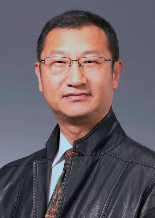 张树新（清华大学美术学院教授）