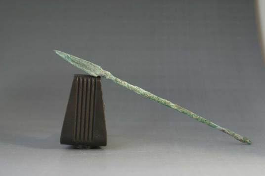 箭（借助于弓、弩，靠机械力发射的远射兵器）