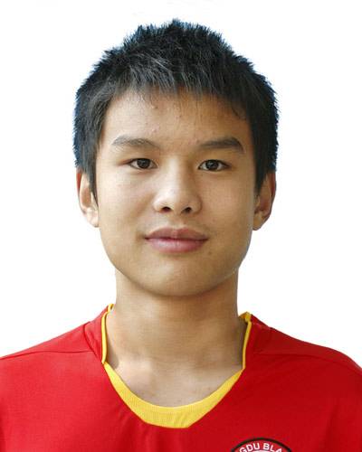 尹阳（中国足球运动员）