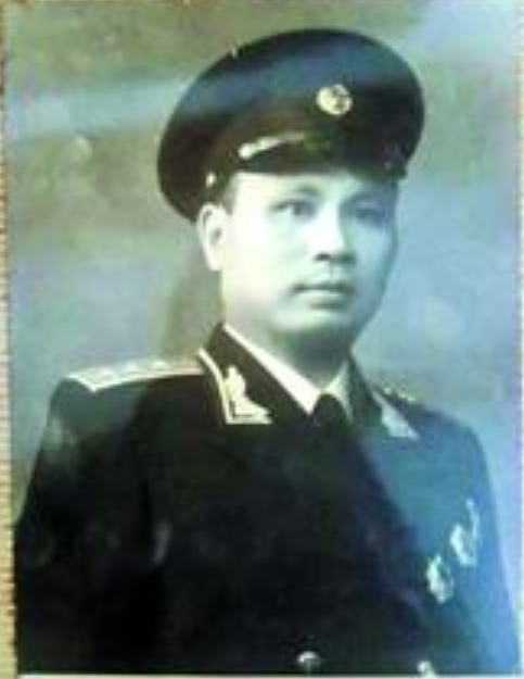 李盛才（副兵团职离休干部、原武汉军区空军副司令员）