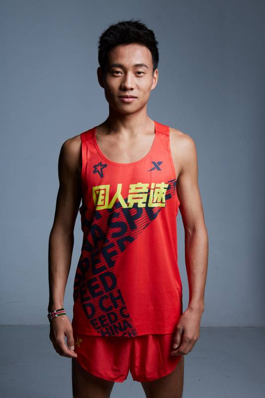 何杰（宁夏回族自治区政协委员，1998年12月出生的中国马拉松运动员）