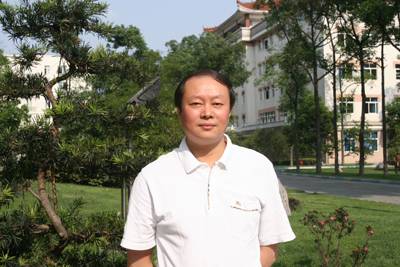 曾明（西南民族大学原校长）