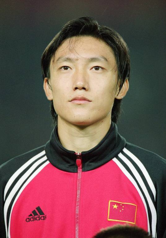 曲波（1981年7月出生的中国足球运动员、教练员）