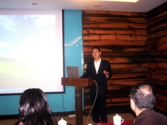 王世伟（中山大学教授）