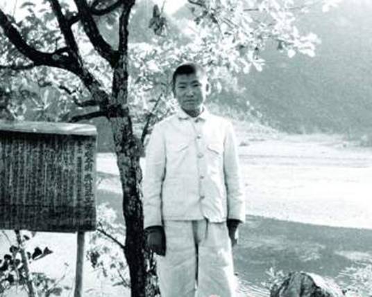 崔莹（罗盛教烈士所救朝鲜少年）