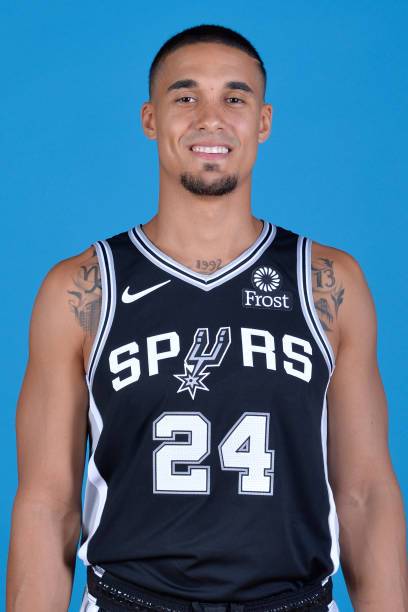 尼克·约翰逊（1992年12月出生的美国篮球运动员）