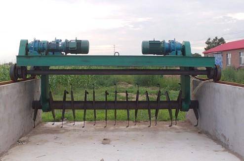 有机肥发酵翻堆机