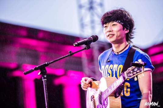 少年锦时（中国民谣歌手赵雷原创歌曲）