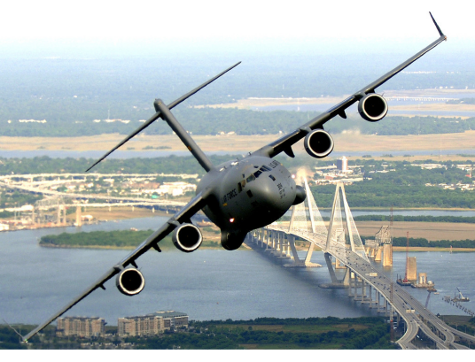 低空飞行（距地面或水面100m到1000m的飞行）