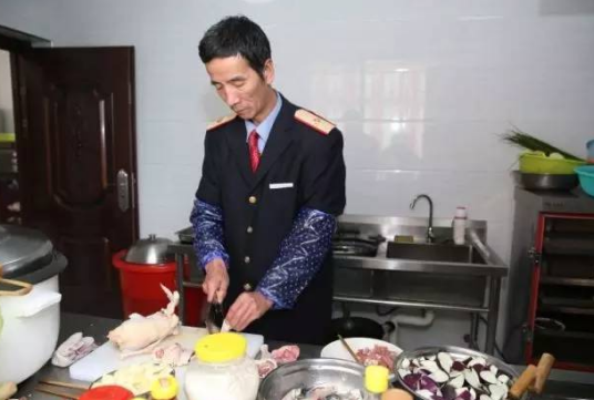 翁建忠（福建莆田仙游火车站客运员）