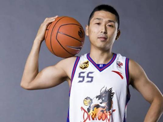 胡雪峰（前篮球运动员，现江苏省体育局篮管副主任）