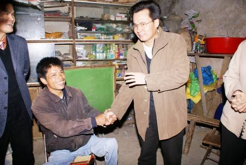 钟毅（香港中联办广东联络部原主任）