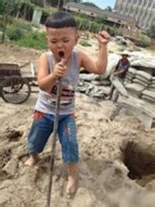 丁俊轩（网络红人“工地萌娃”）