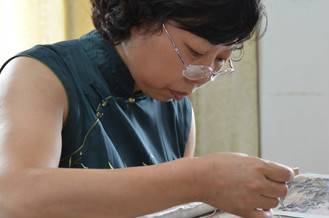 张小红（国家级非物质文化遗产代表性项目民间绣活（夏布绣）代表性传承人）