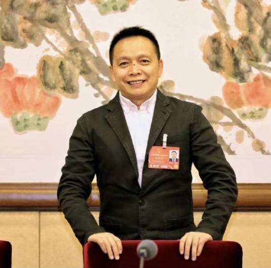 张学武（第十四届全国人大代表，盐津铺子食品股份有限公司董事长、总经理）