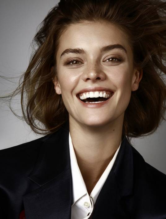 妮娜·阿格戴尔