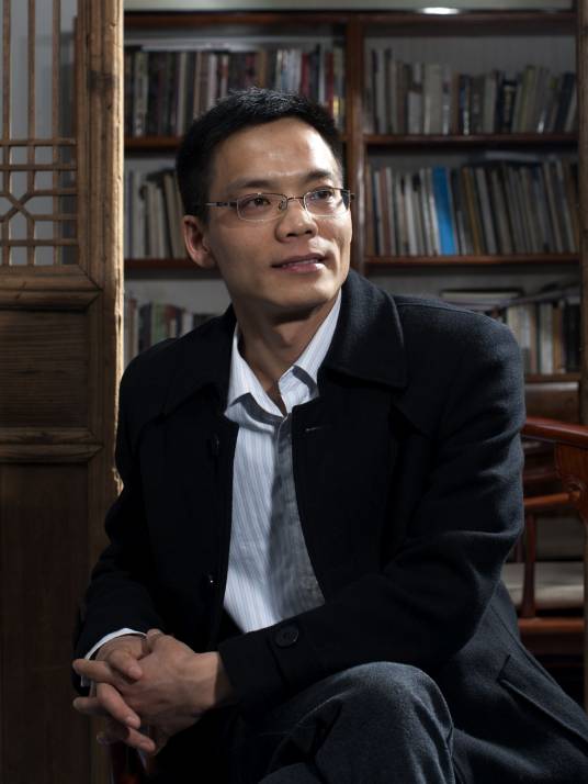 姜小平（中国收藏家协会书报刊委员会常务理事）