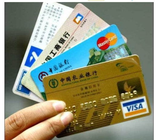 信用卡年费规则