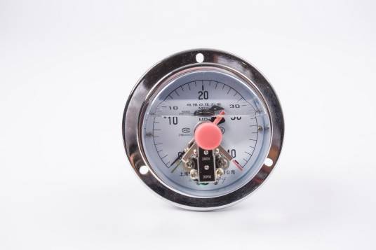 耐震电接点压力表